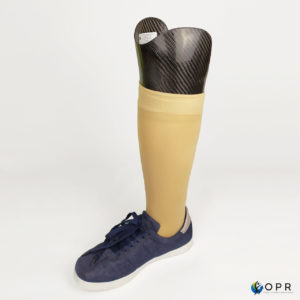 prothèse de jambe invisible et discrète grâce à une mousse esthétique réalisée sur mesure pour les patients dans nos cabinets de rennes, avranches et Saint-lô prothésistes