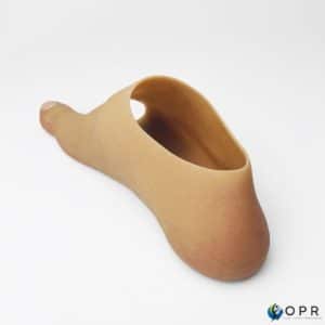 Prothèse de pied en silicone pour amputation partielle, ce type de prothèse permet une esthétique très réaliste réalisée en bretagne a rennes et en normandie a avranches et saint lo